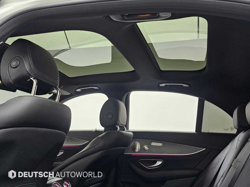 Mercedes-Benz E-Class — photo 18