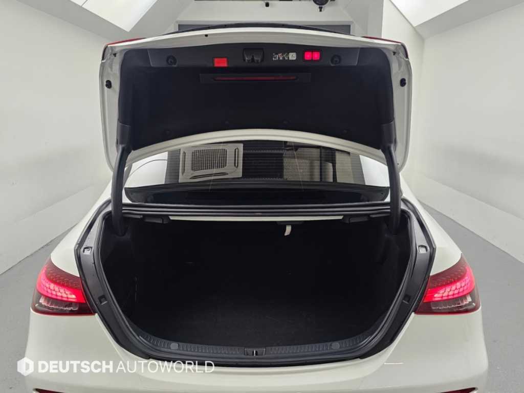 Mercedes-Benz E-Class — photo 19