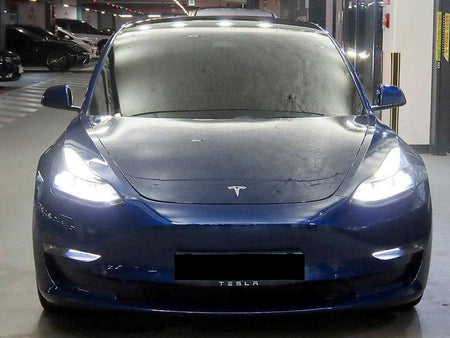 Tesla Model 3 — photo 02