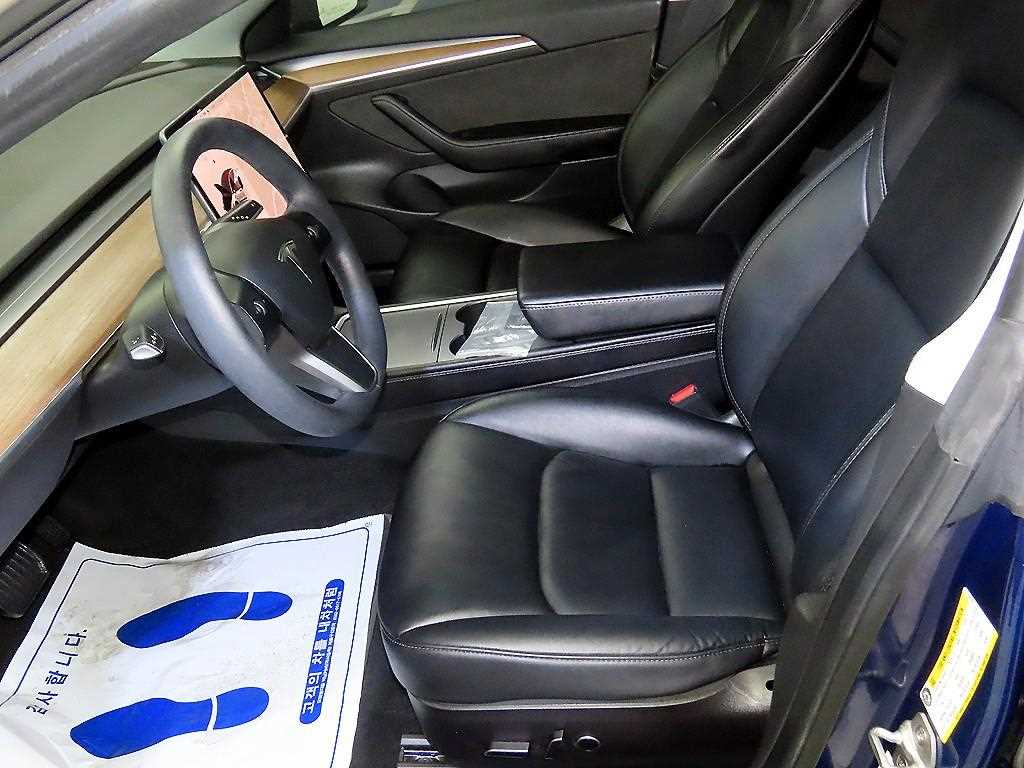 Tesla Model 3 — photo 06