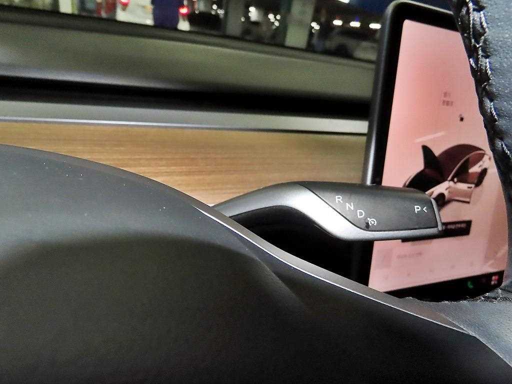 Tesla Model 3 — photo 12