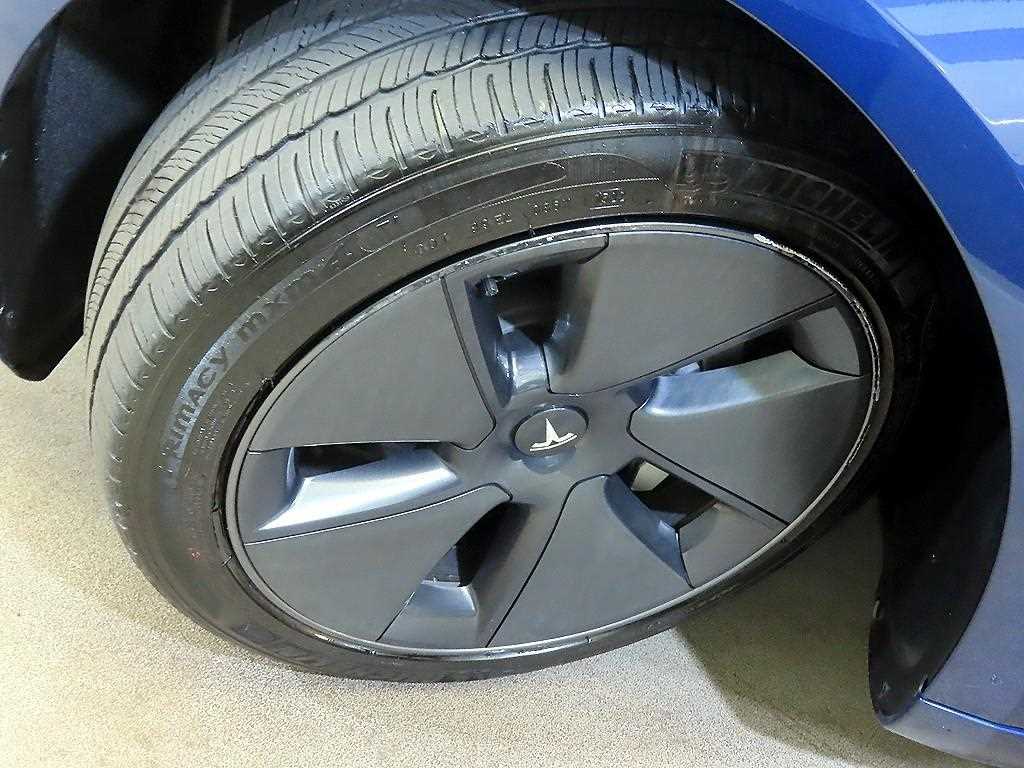 Tesla Model 3 — photo 20