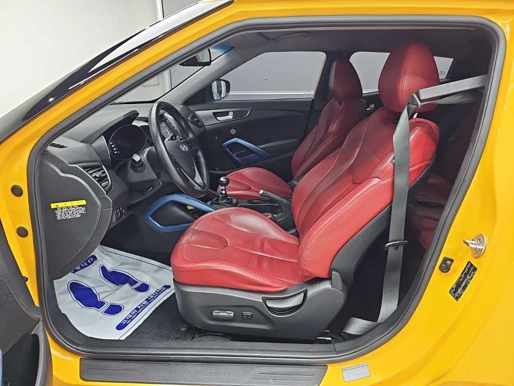 Hyundai Veloster — photo 11