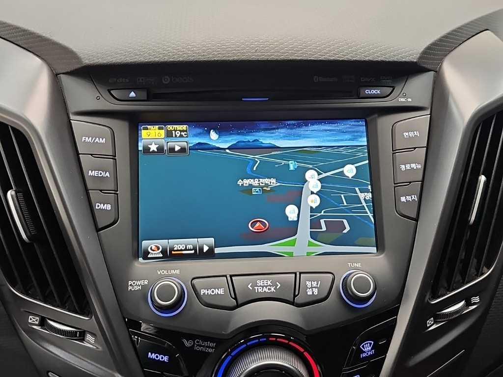 Hyundai Veloster — photo 13