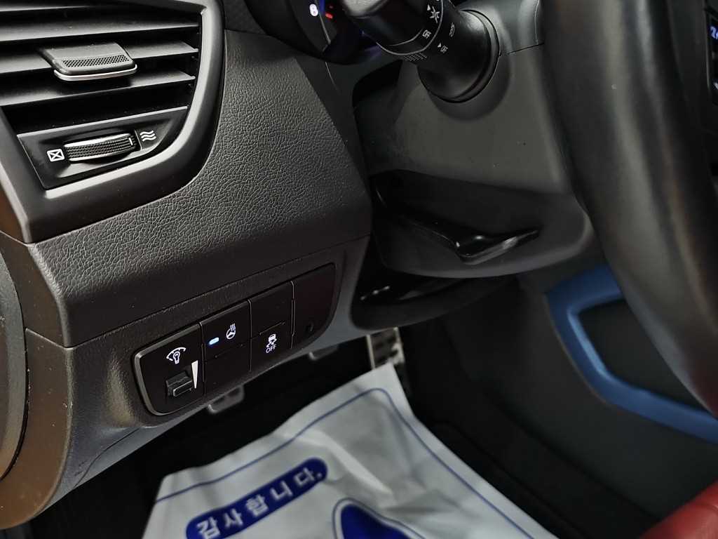 Hyundai Veloster — photo 15
