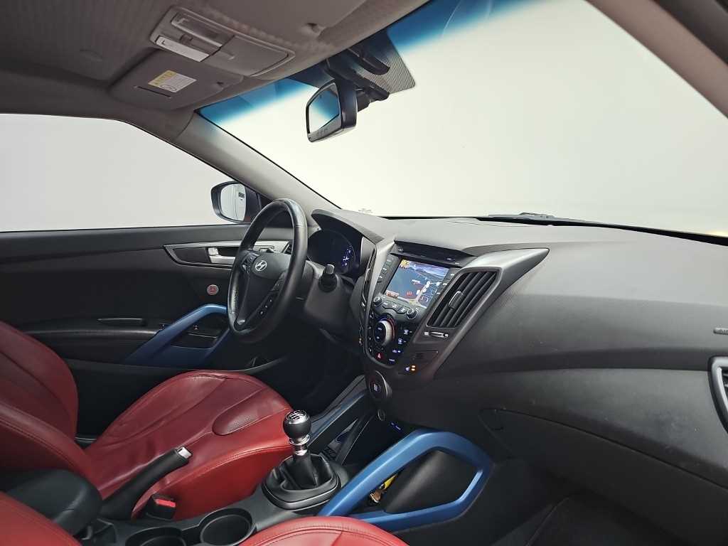 Hyundai Veloster — photo 18