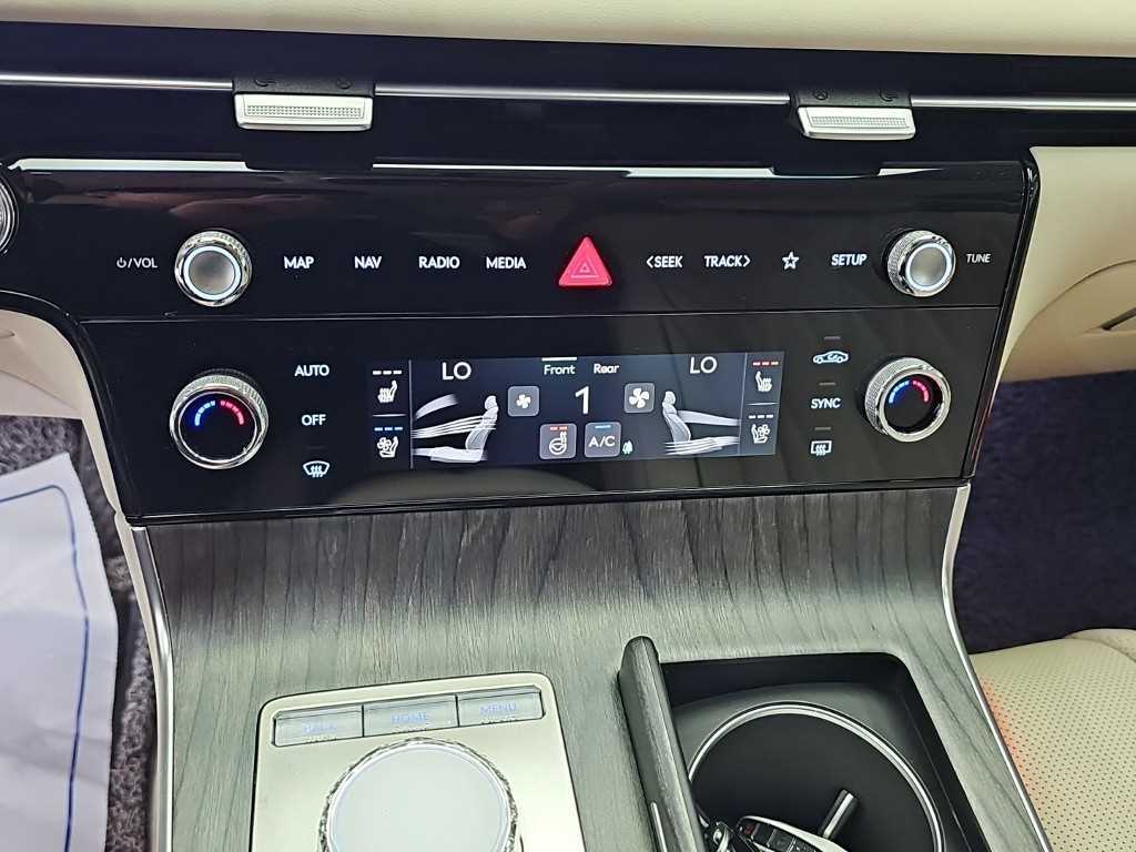 Genesis G80 — photo 10