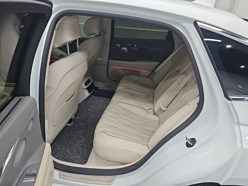 Genesis G80 — photo 12