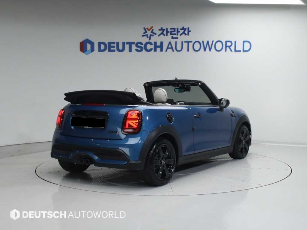 Mini Cooper Convertible — photo 02