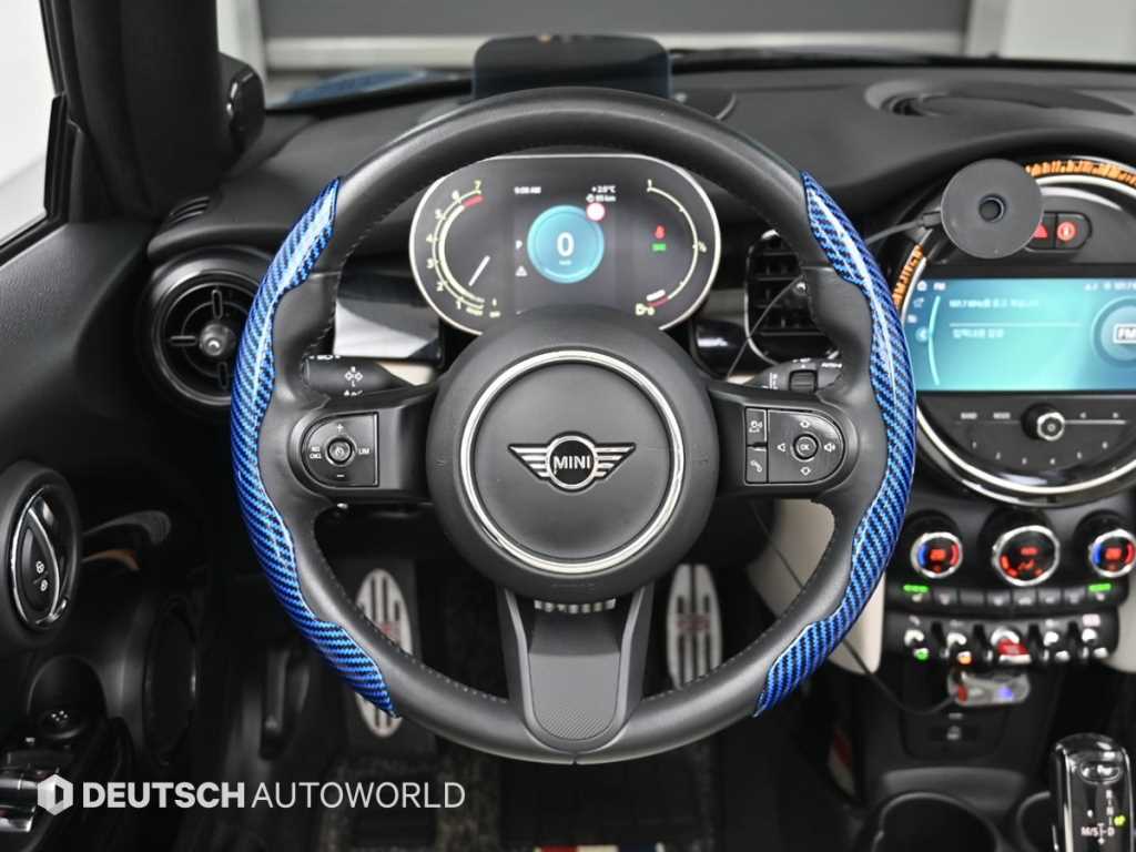 Mini Cooper Convertible — photo 12