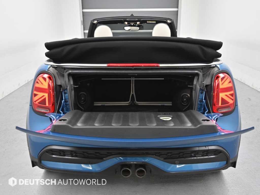 Mini Cooper Convertible — photo 17