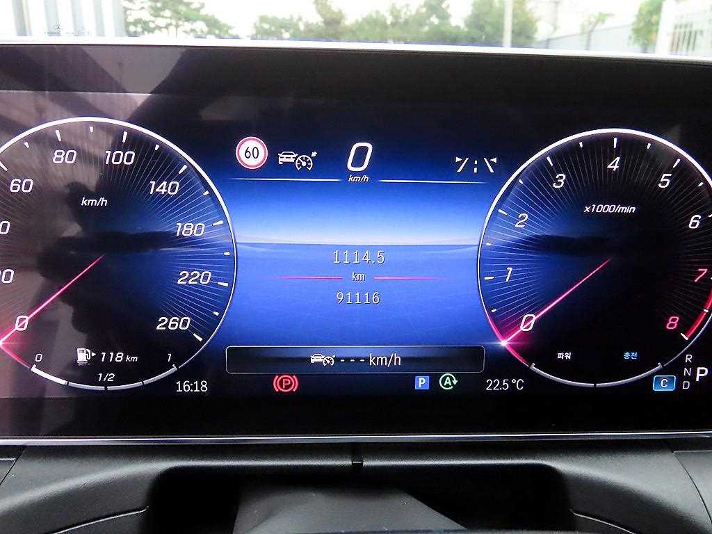 Mercedes-Benz C-Class — photo 09