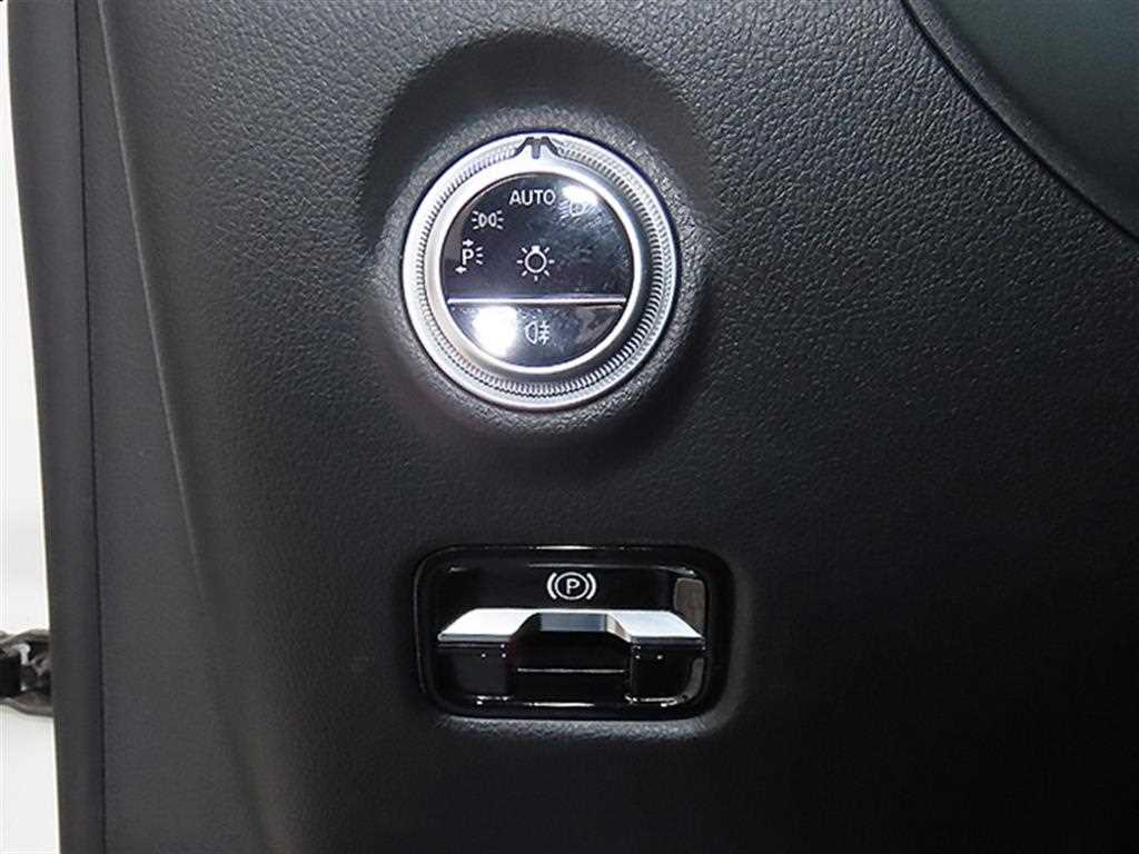 Mercedes-Benz C-Class — photo 12