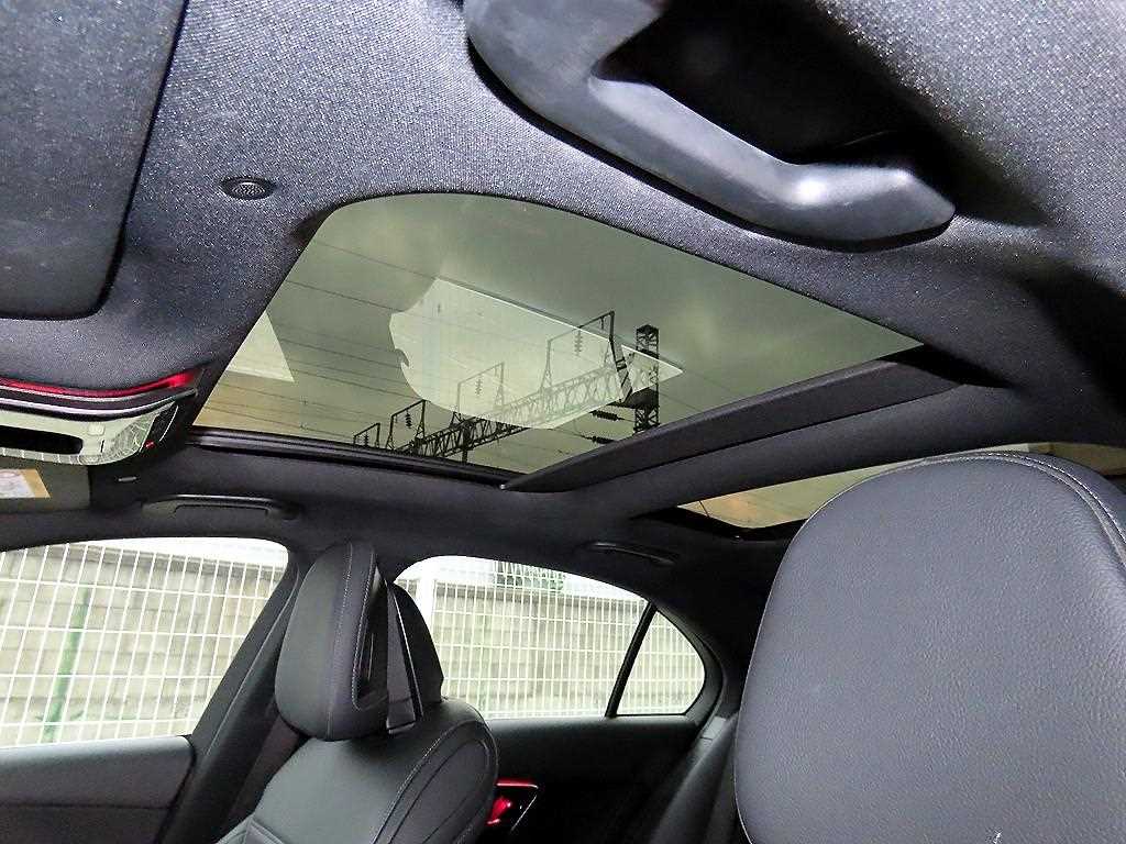 Mercedes-Benz C-Class — photo 18