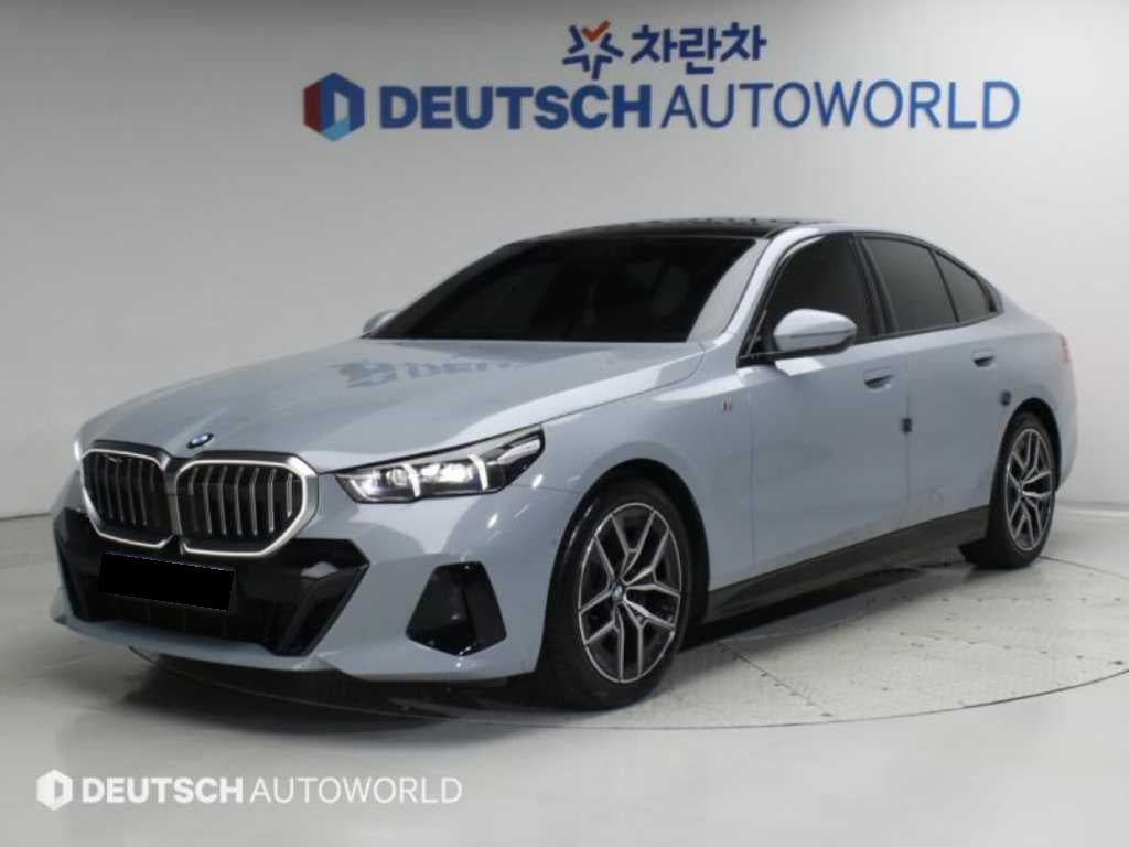 BMW 5-Series — photo 01