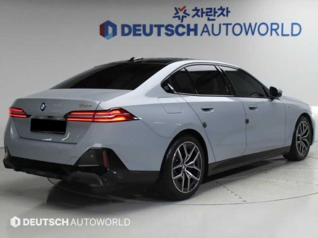 BMW 5-Series — photo 02