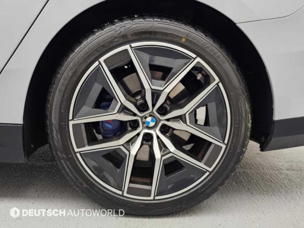 BMW 5-Series — photo 05