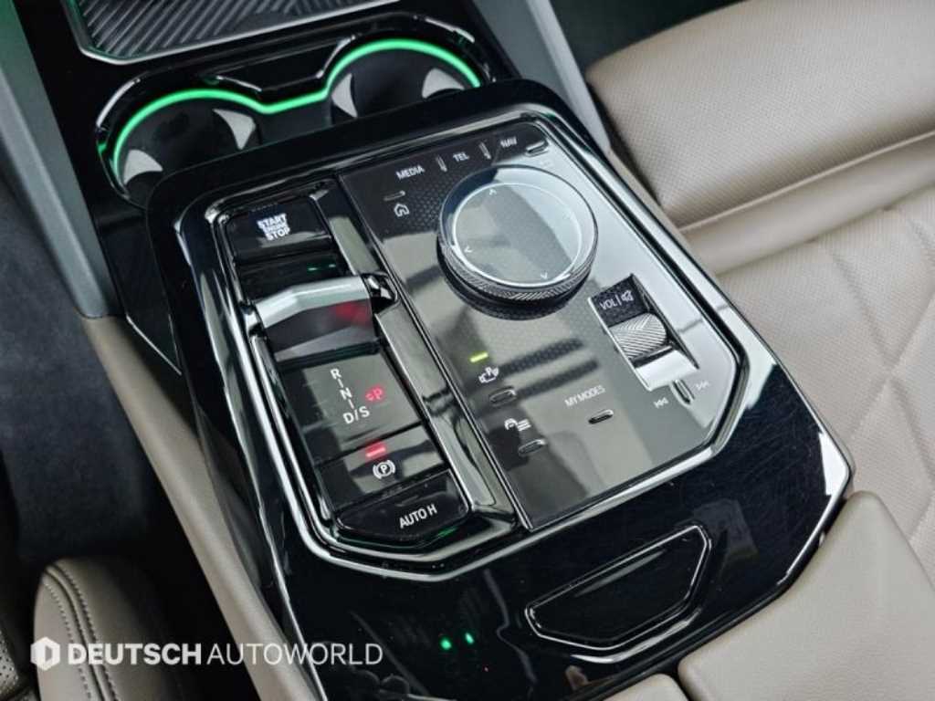 BMW 5-Series — photo 09