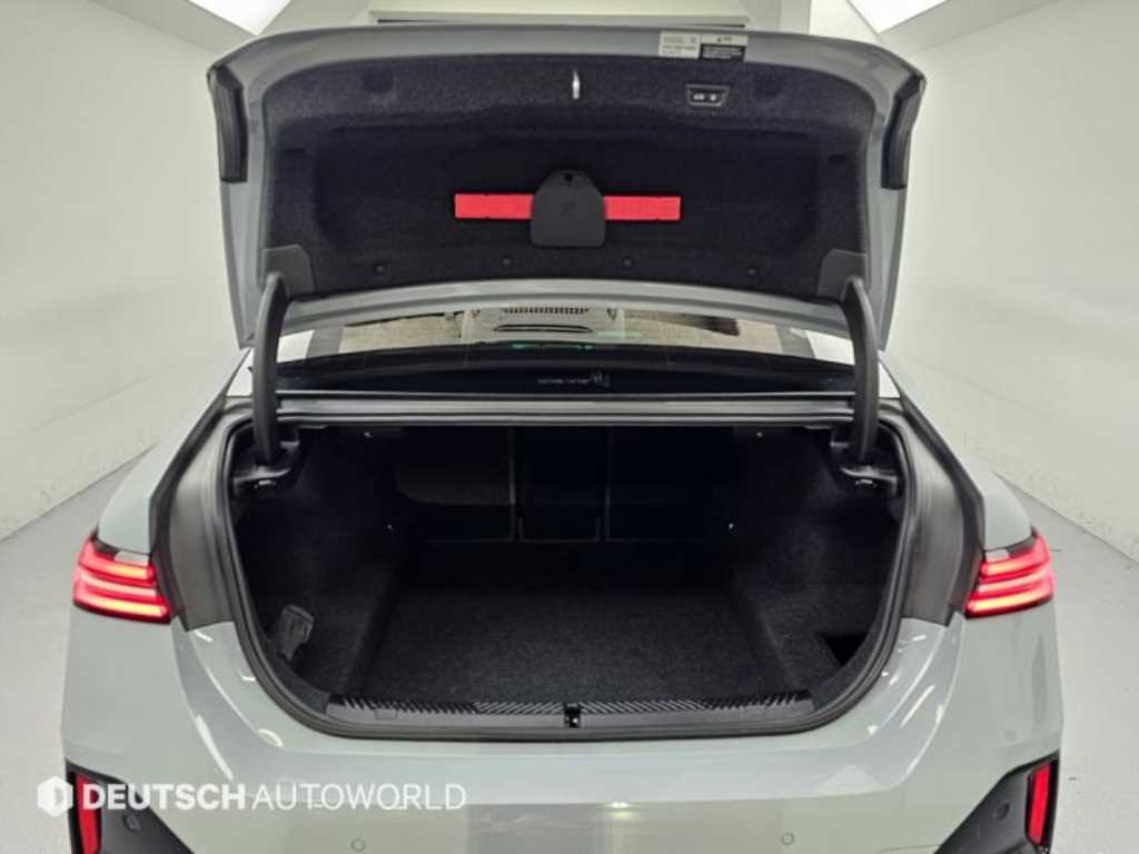BMW 5-Series — photo 19