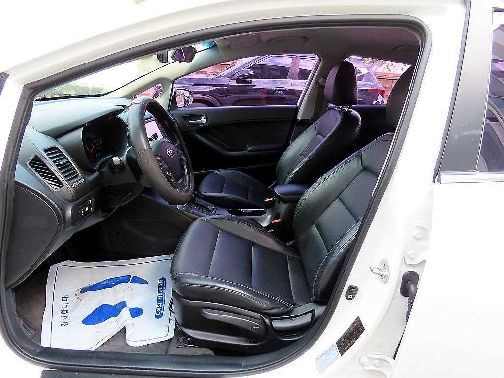 Kia K3 — photo 05