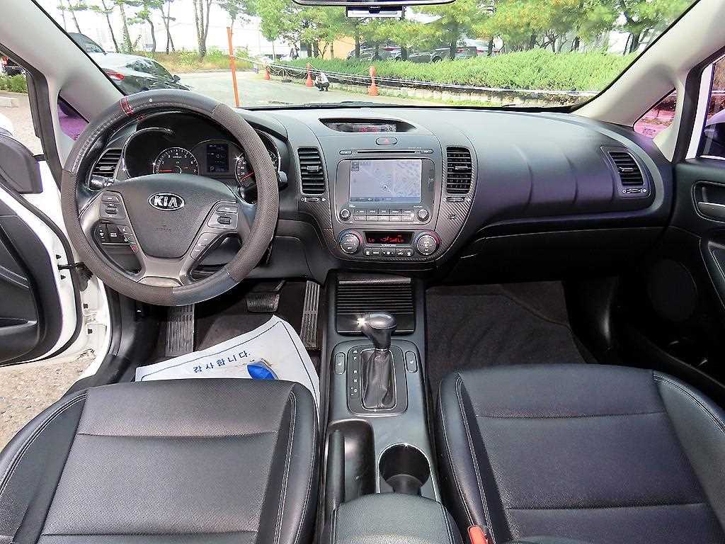 Kia K3 — photo 07