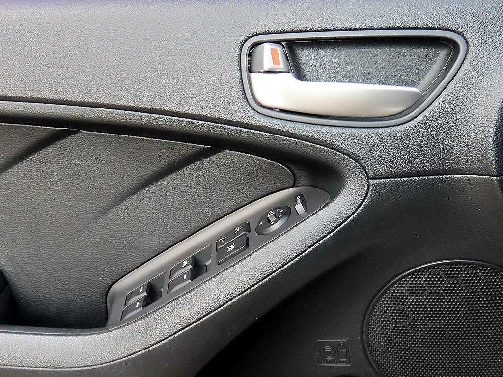 Kia K3 — photo 11