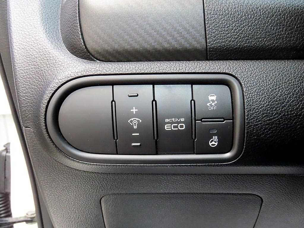 Kia K3 — photo 12