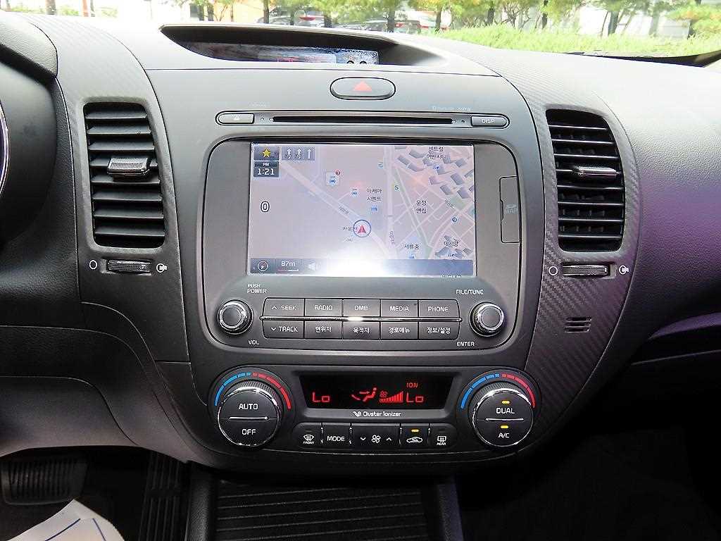 Kia K3 — photo 13