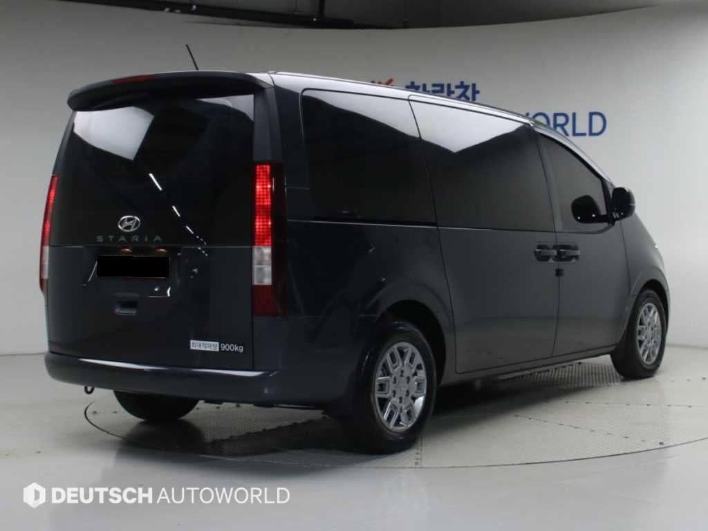 Hyundai Staria — photo 02