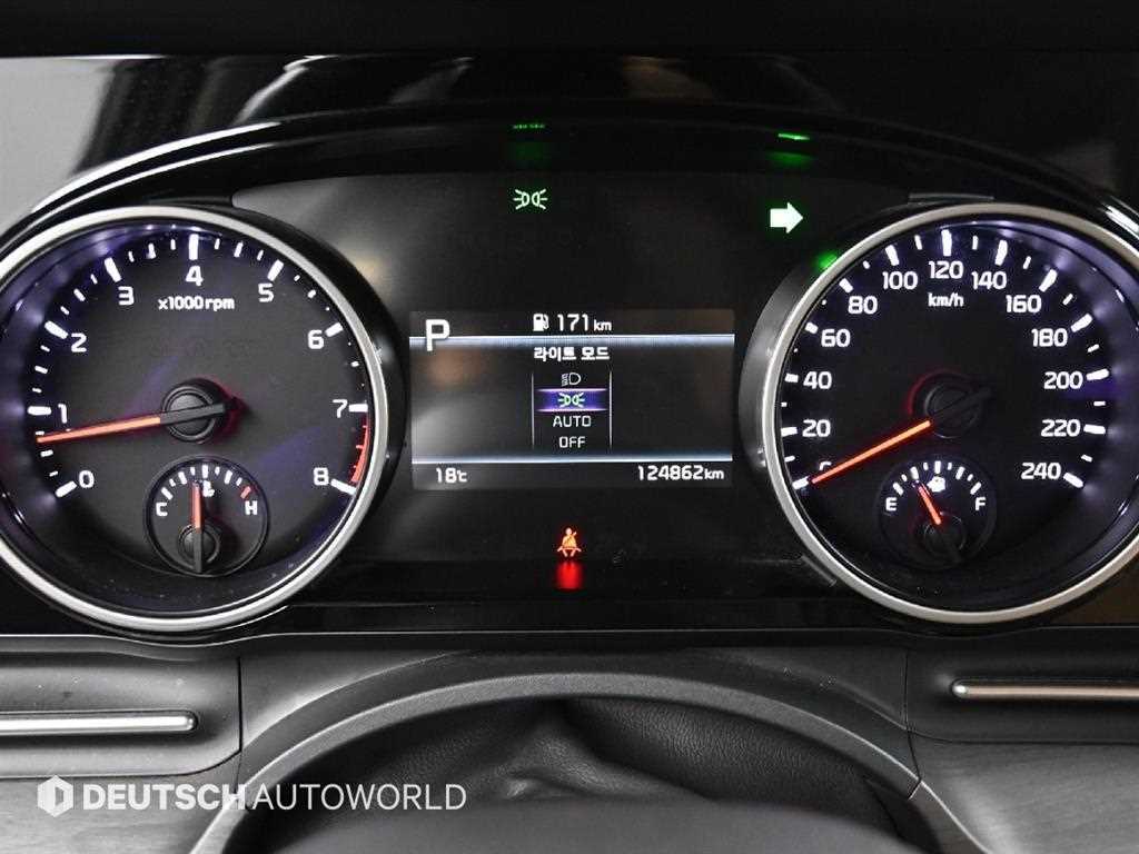 Kia Carnival — photo 08