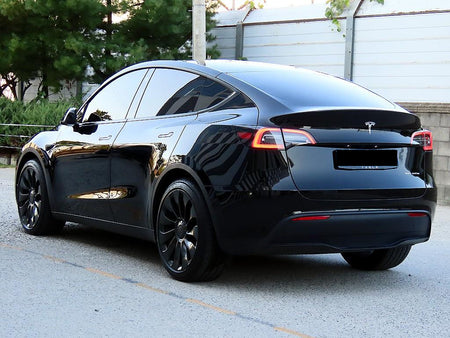 Tesla Model Y — photo 03