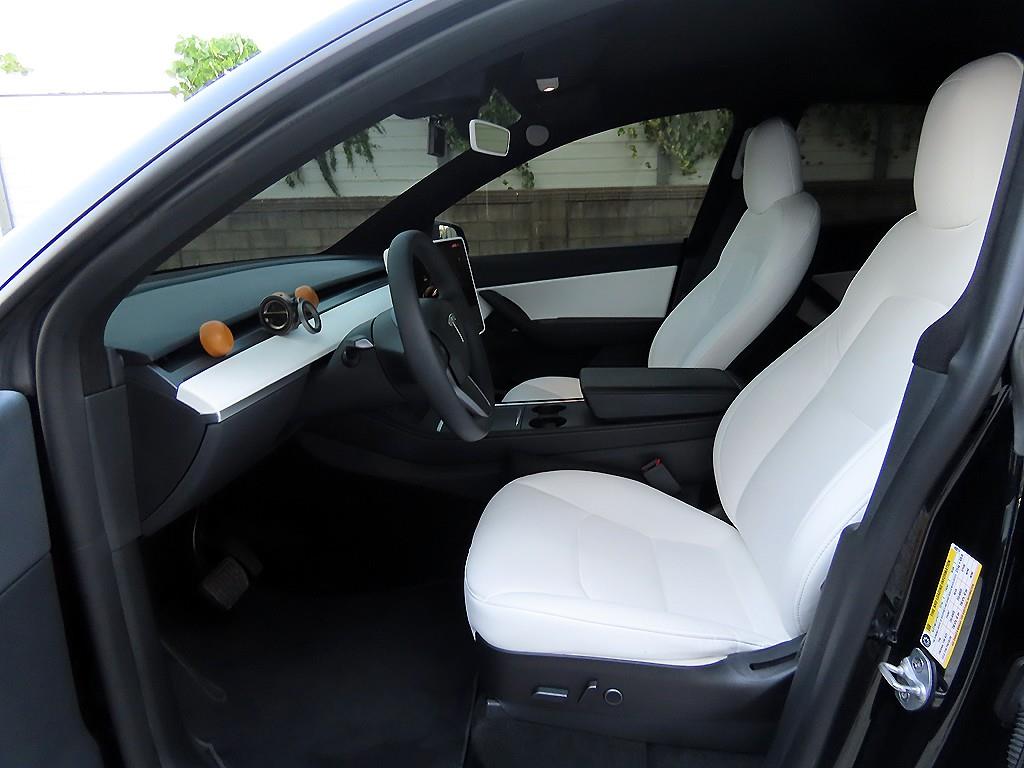 Tesla Model Y — photo 05