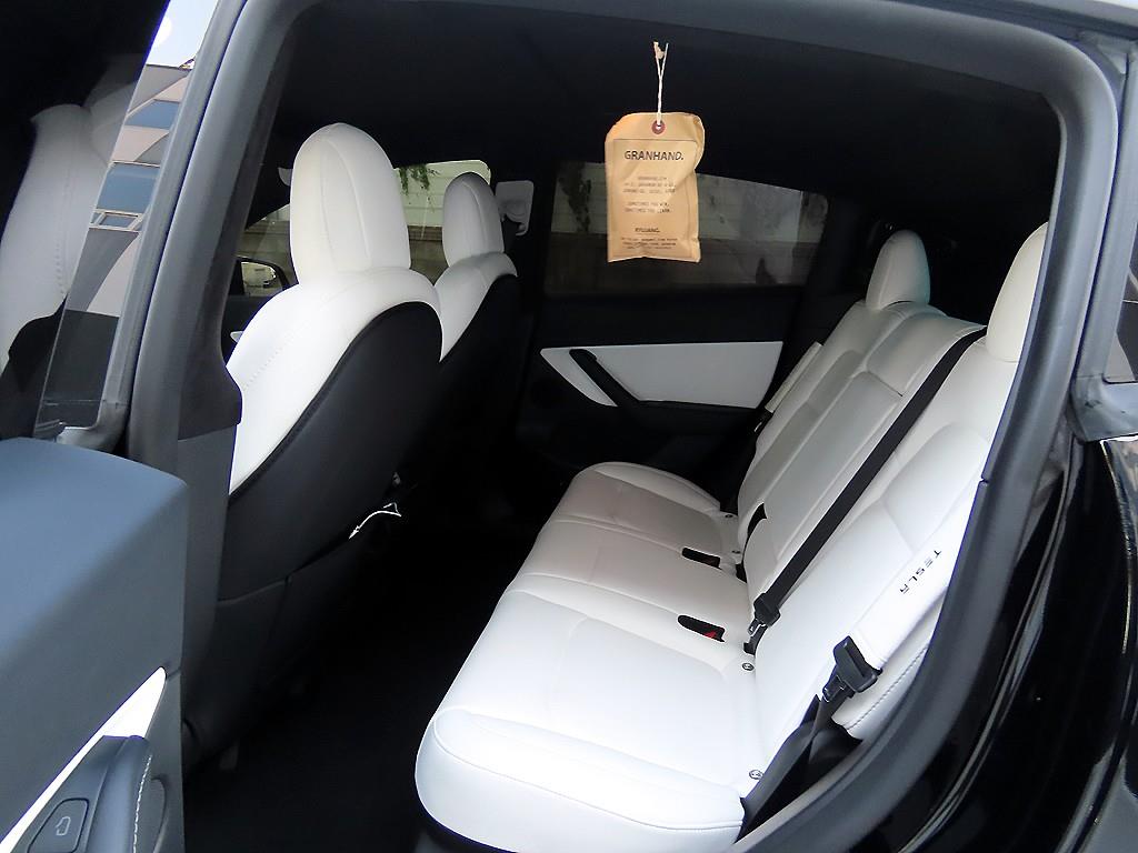 Tesla Model Y — photo 06