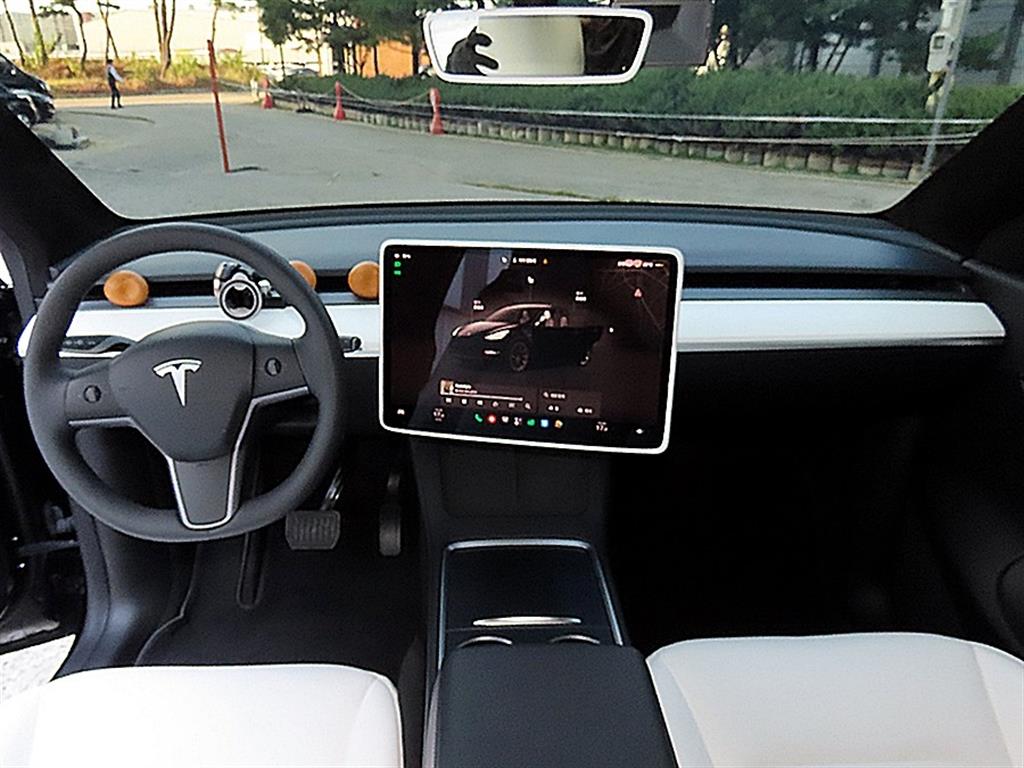 Tesla Model Y — photo 07