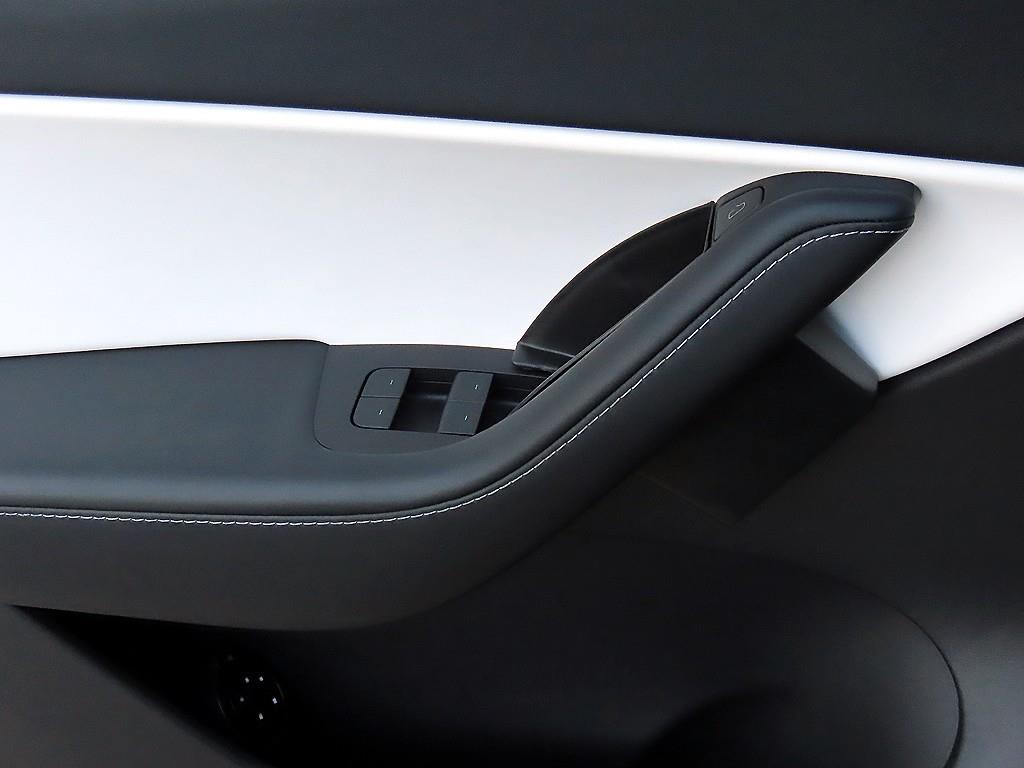 Tesla Model Y — photo 10