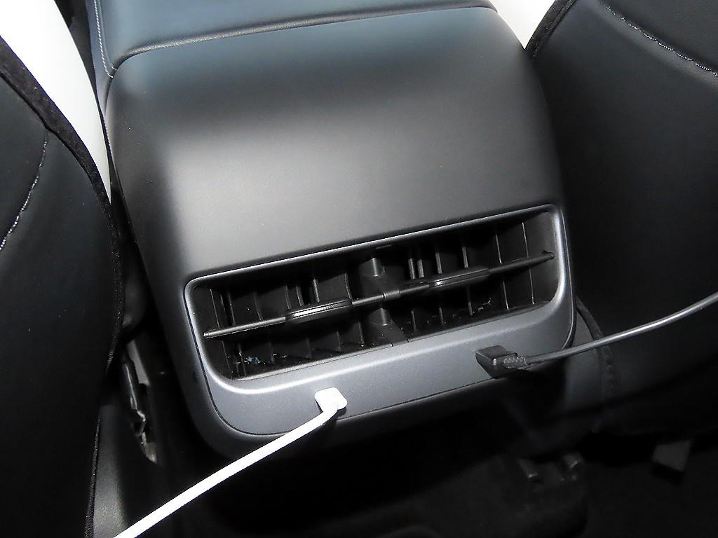 Tesla Model Y — photo 15