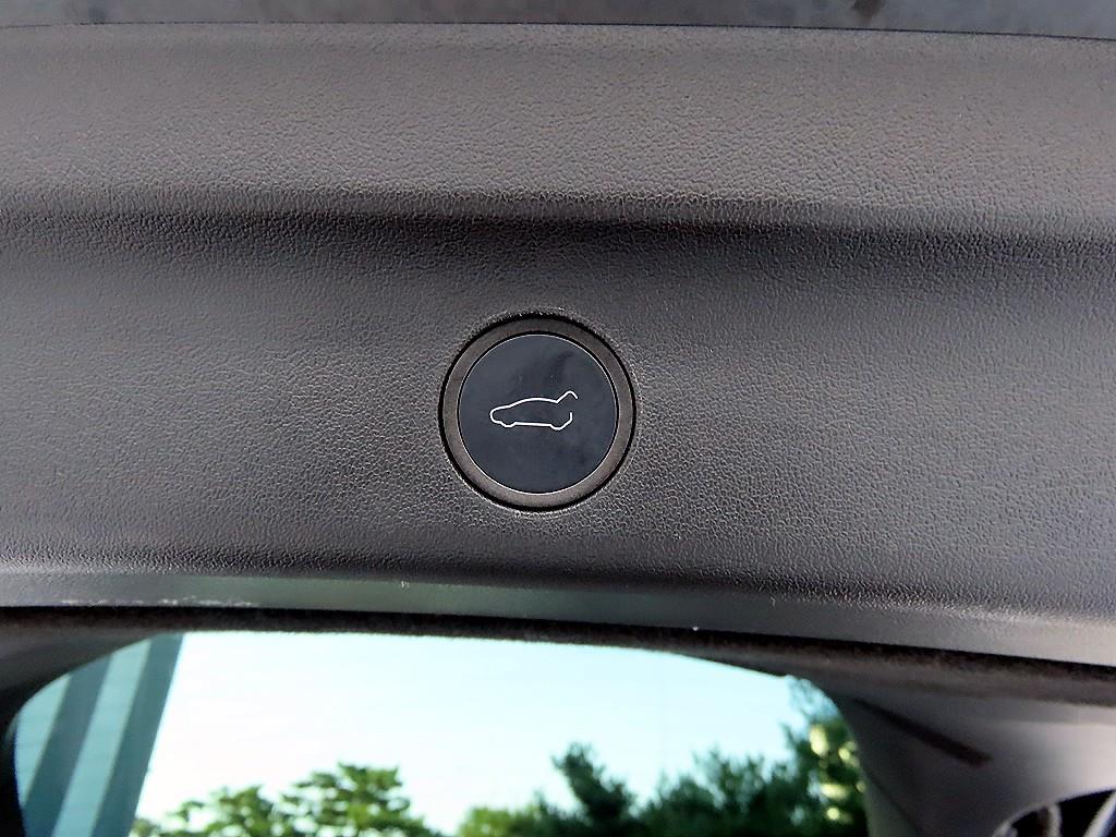 Tesla Model Y — photo 16