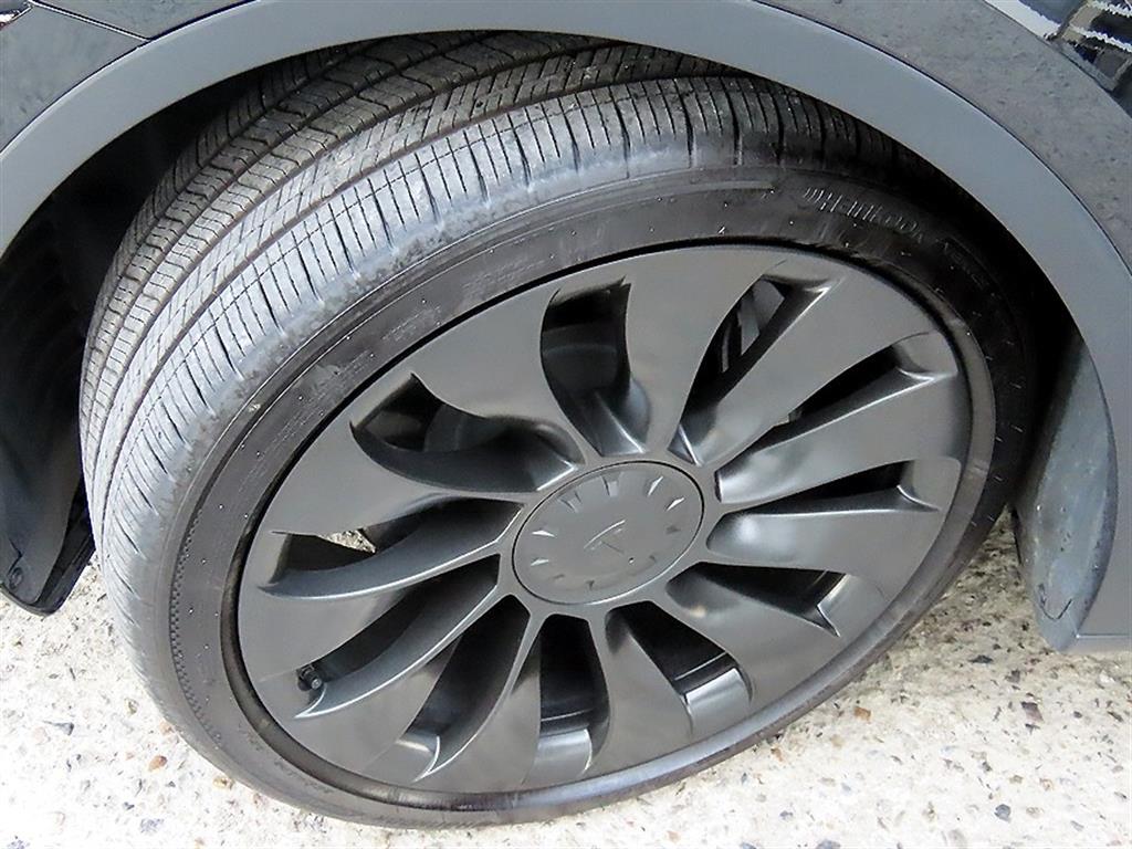 Tesla Model Y — photo 20