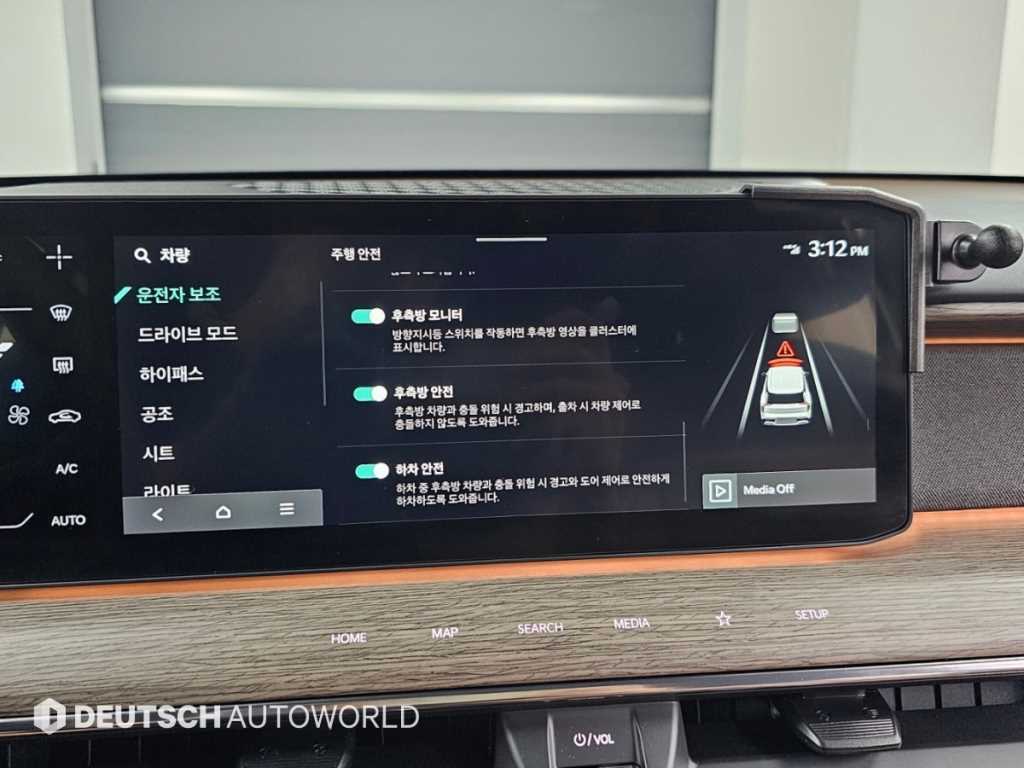 Kia EV9 — photo 17