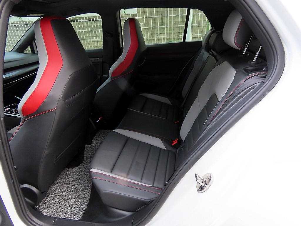 Volkswagen Golf — photo 06