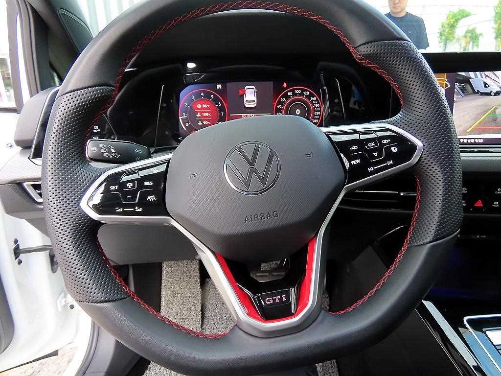 Volkswagen Golf — photo 08