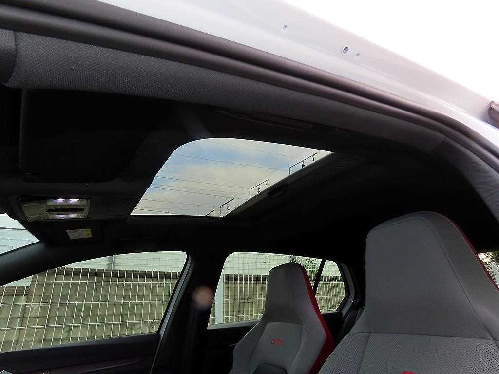 Volkswagen Golf — photo 18
