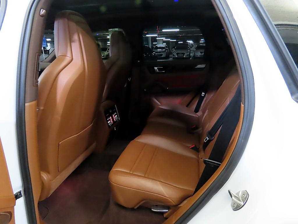 Porsche Cayenne — photo 07