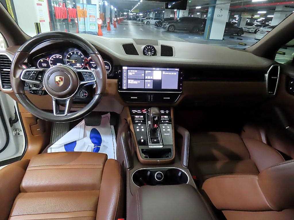 Porsche Cayenne — photo 10