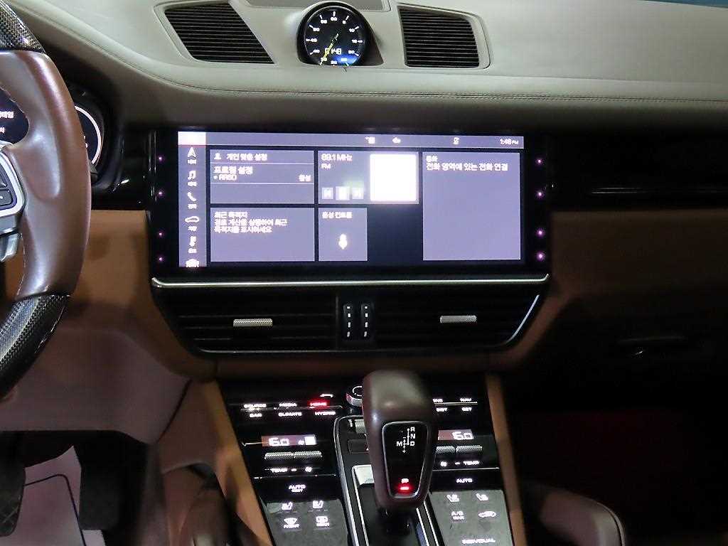 Porsche Cayenne — photo 11