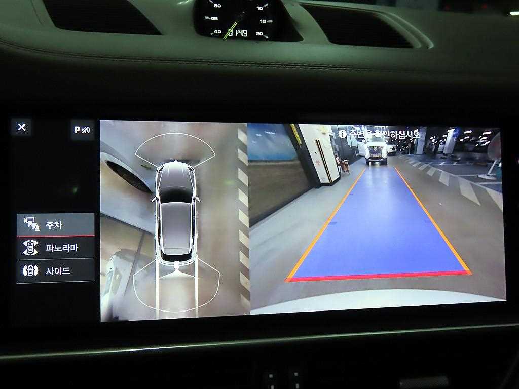 Porsche Cayenne — photo 13