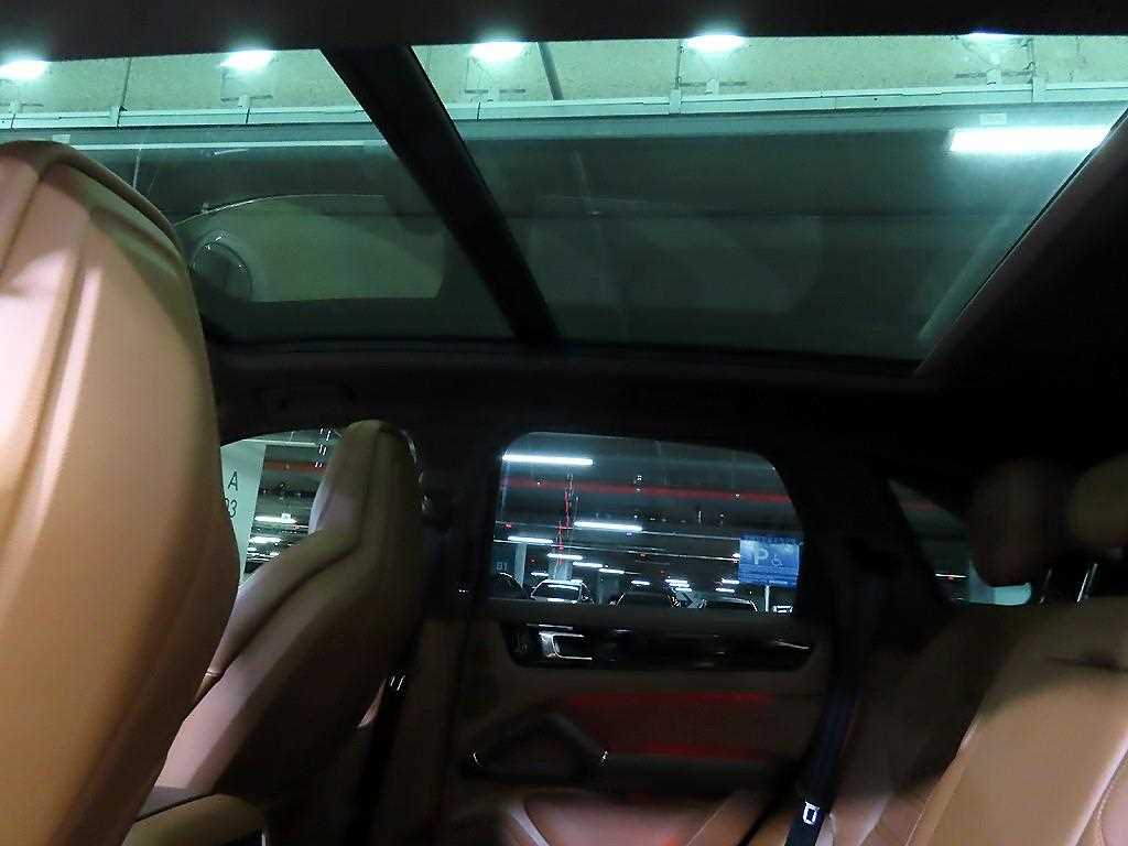 Porsche Cayenne — photo 16