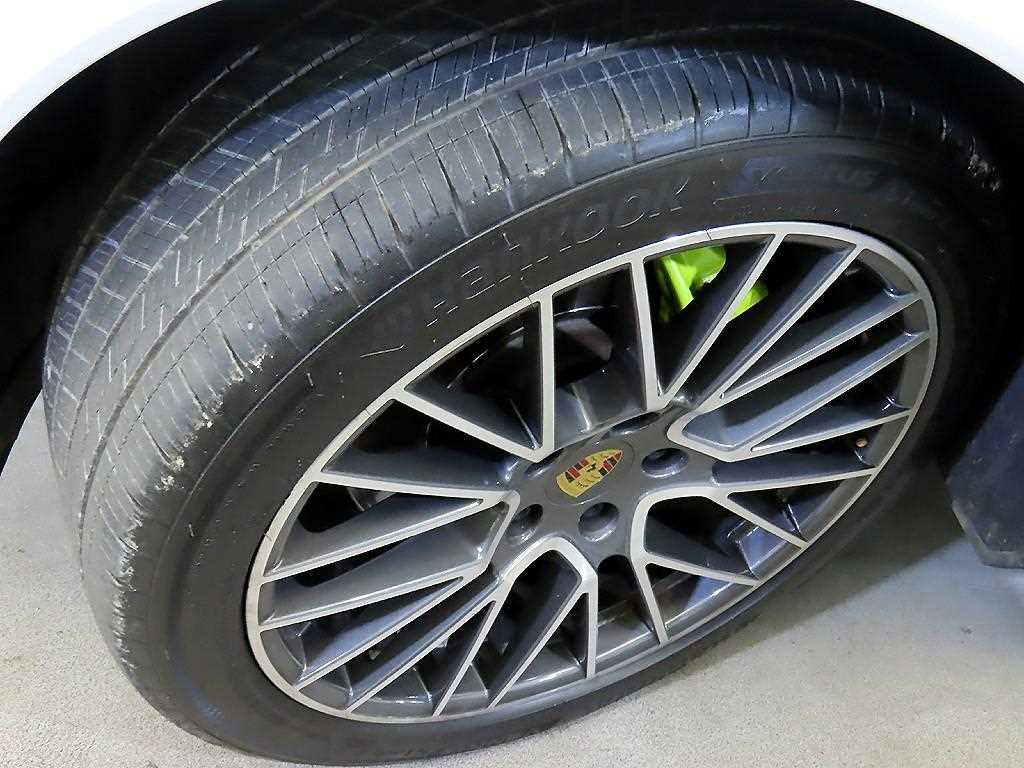 Porsche Cayenne — photo 20
