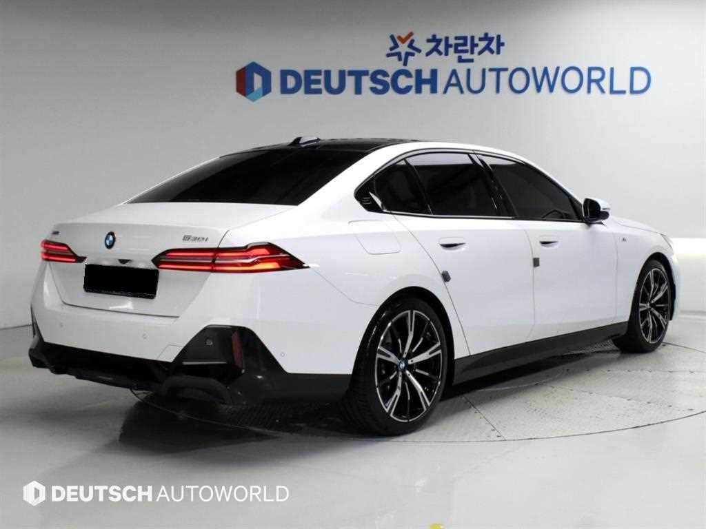 BMW 5-Series — photo 02
