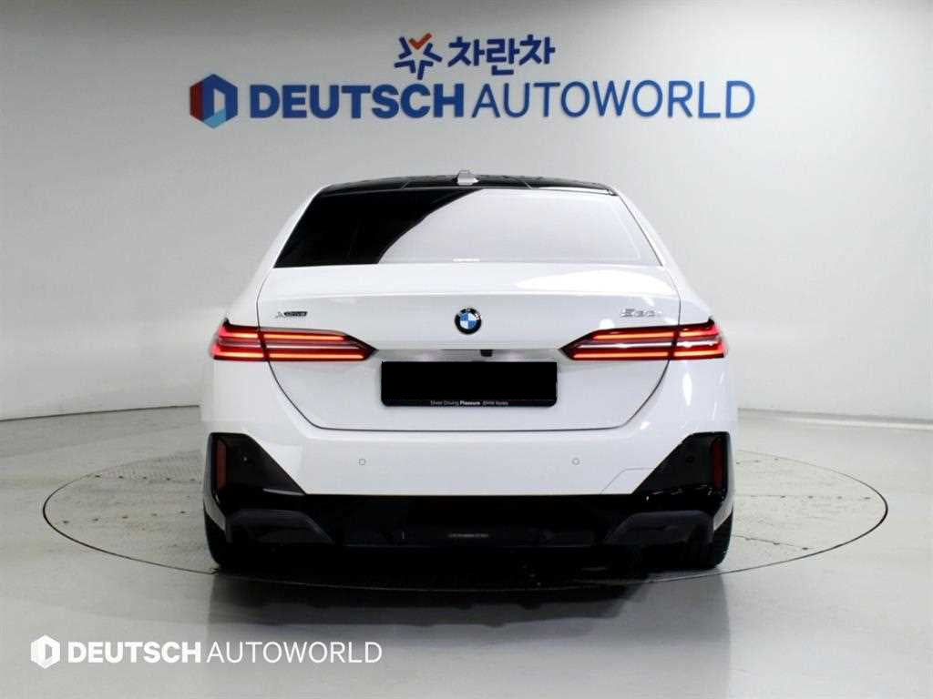 BMW 5-Series — photo 04